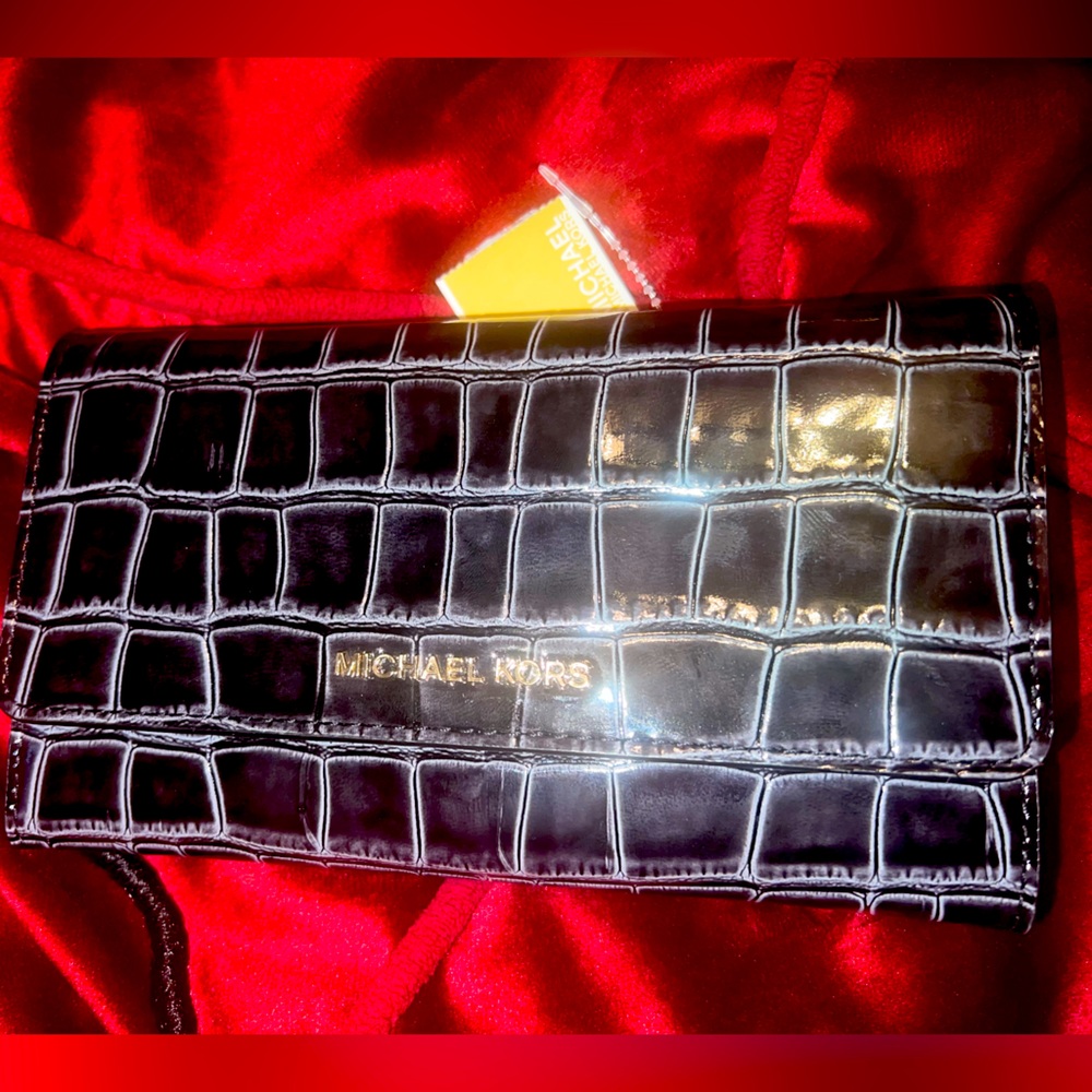 Michael kora croc wallet